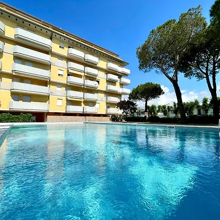 Flat With Shared Pool Apartamento