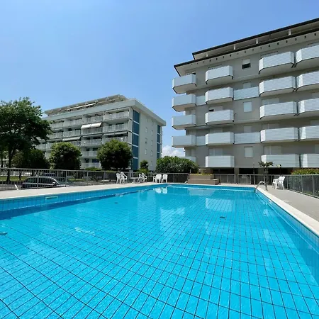 Flat With Shared Pool Apartamento *