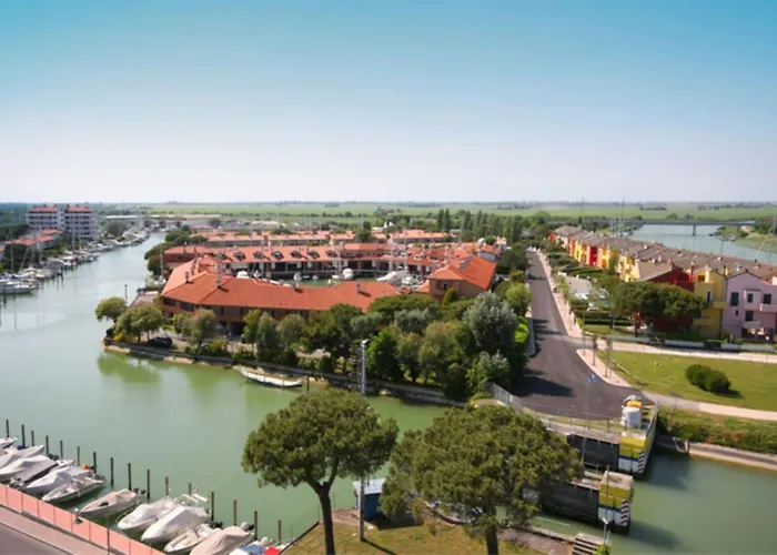 Flat With Shared Pool Porto Santa Margherita di Caorle