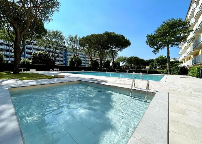 Flat With Shared Pool Apartamento *